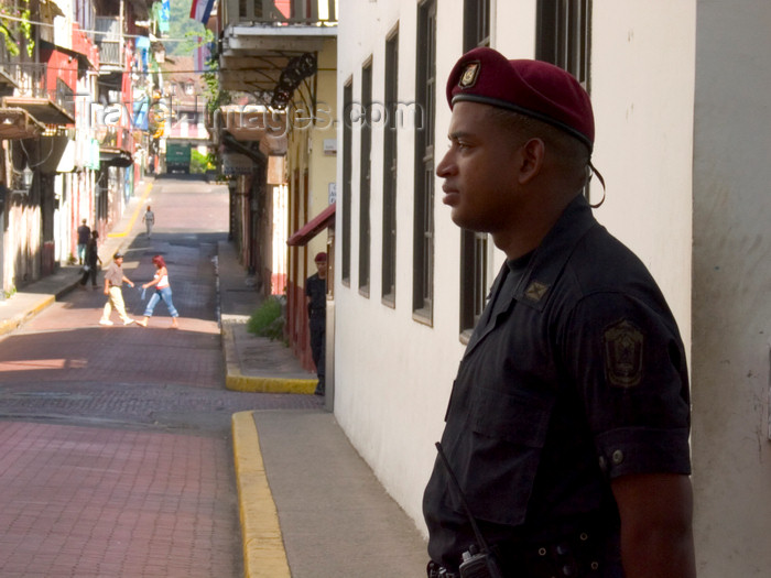 panama115: Panama City: Presidential Guard, Casco Viejo - photo by H.Olarte - (c) Travel-Images.com - Stock Photography agency - Image Bank