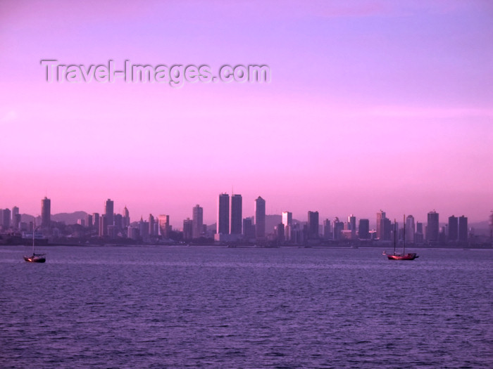 panama119: Panama City: sailboat with the Panama City skyline as background - photo by H.Olarte - (c) Travel-Images.com - Stock Photography agency - Image Bank