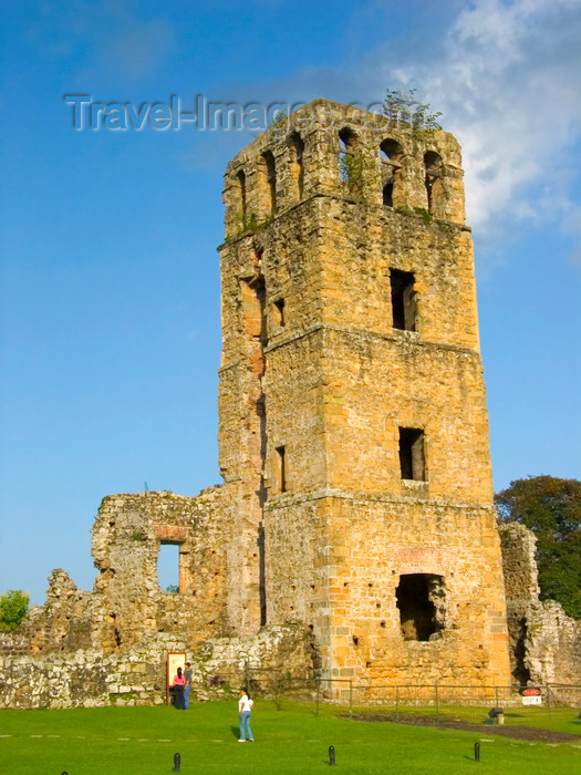 panama120: Panama City / Ciudad De Panamá: Panama Viejo - Cathedral tower ruins, abandoned after Henry Morgan's raid - Cathedral of Nuestra Señora de la Asunción - UNESCO World Heritage Site - Patrimonio de la Humanidad - photo by H.Olarte - (c) Travel-Images.com - Stock Photography agency - Image Bank