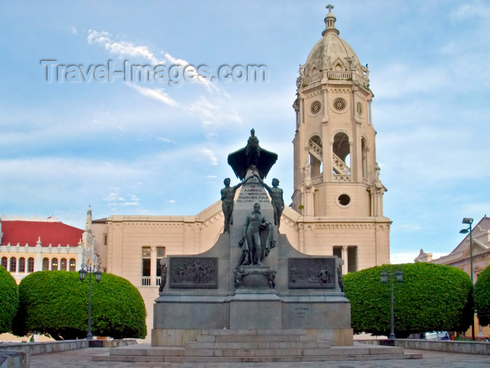 panama127: Panama City: Simon Bolivar Monument and San Francisco de Asis Church - Barrio San Felipe - Old Quarter - UNESCO World Heritage site - Patrimonio de la Humanidad - photo by H.Olarte - (c) Travel-Images.com - Stock Photography agency - Image Bank