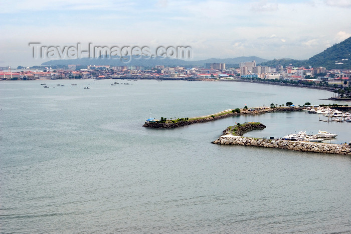 panama133: Panama City: marina from the air - Club de Yates y Pesca - photo by H.Olarte - (c) Travel-Images.com - Stock Photography agency - Image Bank