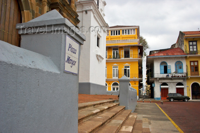 panama137: Panama City: Plaza Mayor / Plaza de la Independencia - steps of the Catedral Metropolitana - Casco Viejo - UNESCO world heritage - photo by H.Olarte - (c) Travel-Images.com - Stock Photography agency - Image Bank