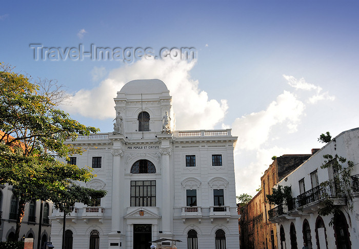 panama138: Panama City / Ciudad de Panamá: old City Hall, Museum of  Panamanian History - Plaza Mayor / Plaza de la Independencia - Casco Viejo - ayuntamiento - Antiguo Palacio Municipal - Museo de Historia de Panamá - photo by M.Torres - (c) Travel-Images.com - Stock Photography agency - Image Bank