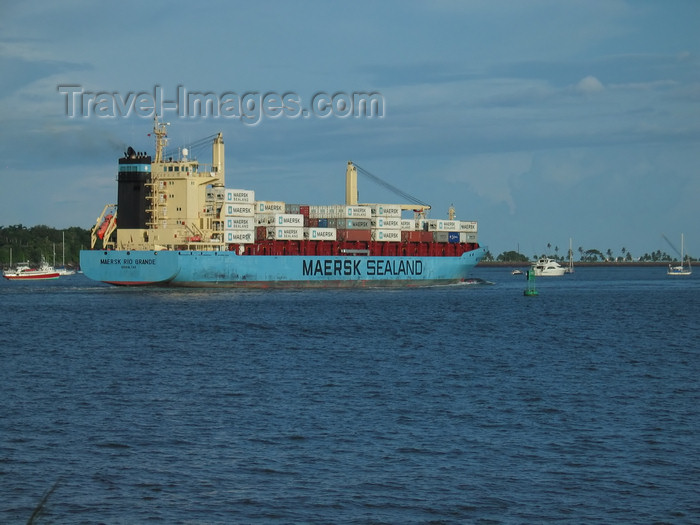 panama15: Panama Canal - Maersk Rio Grande container ship leaving the Panama Canal at the Pacific Side - photo by H.Olarte - (c) Travel-Images.com - Stock Photography agency - Image Bank