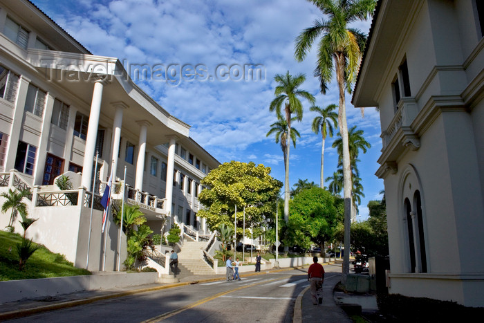 panama164: Panama City: court - Palacio de Justicia Gil Ponce and street - Ancón - photo by H.Olarte - (c) Travel-Images.com - Stock Photography agency - Image Bank