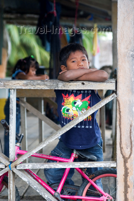 panama171: Panama - Bocas del Toro - Kid stares at the camera, Isla Colon, Bocas del Toro - photo by H.Olarte - (c) Travel-Images.com - Stock Photography agency - Image Bank