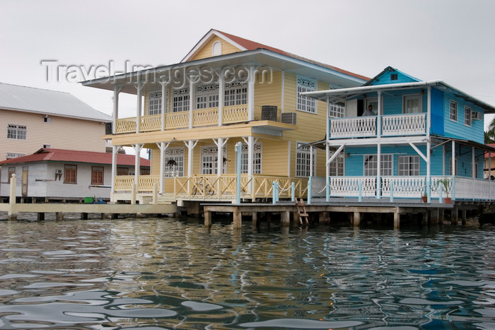 panama173: Panama - Bocas del Toro - Isla Colon, Bocas del Toro - elegant waterfront houses - photo by H.Olarte - (c) Travel-Images.com - Stock Photography agency - Image Bank
