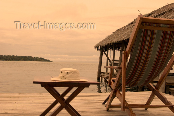 panama181: Panama - Bocas del Toro - hat and deck chair - photo by H.Olarte - (c) Travel-Images.com - Stock Photography agency - Image Bank
