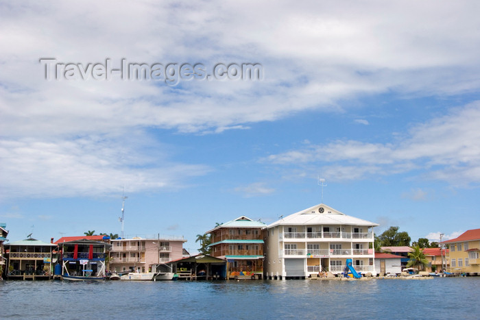 panama188: Panama - Bocas del Toro - Isla Colon - living on the Caribbean Sea - photo by H.Olarte - (c) Travel-Images.com - Stock Photography agency - Image Bank