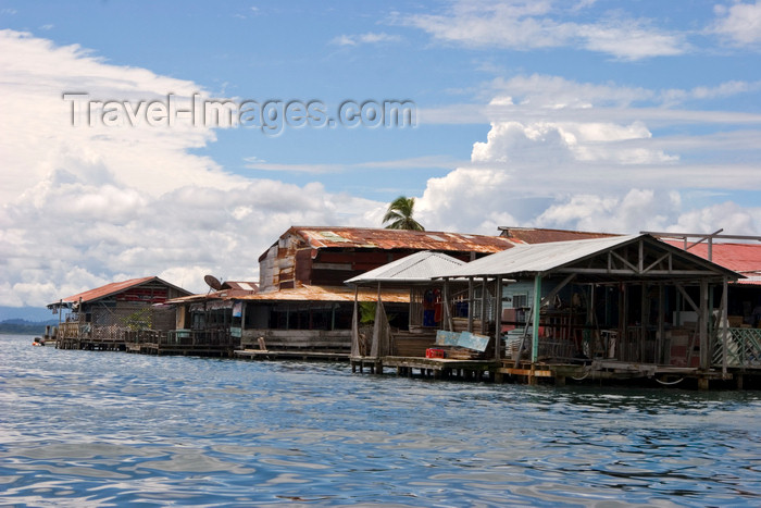 panama190: Panama - Bocas del Toro - Isla Colon - shabby houses - photo by H.Olarte - (c) Travel-Images.com - Stock Photography agency - Image Bank