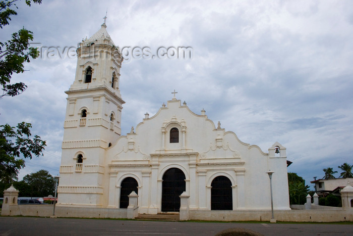 panama201: Panama - Nata de Los Caballeros: Minor Basilica of Santiago Apostol, founded in 1522 is the oldest Spanish church in the pacific coast - Cocle - photo by H.Olarte - (c) Travel-Images.com - Stock Photography agency - Image Bank
