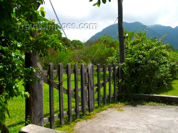 panama203: Panama - El Valle de Anton mountain range - gate - photo by H.Olarte - (c) Travel-Images.com - Stock Photography agency - Image Bank