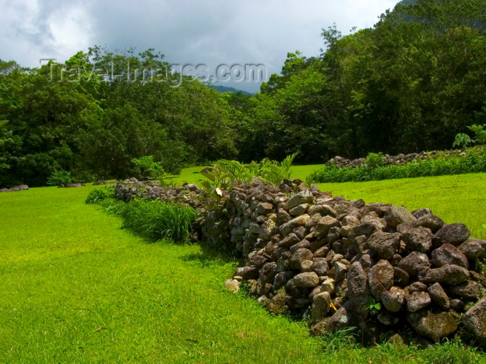 panama206: Panama - El Valle de Anton mountain range - stone piles - photo by H.Olarte - (c) Travel-Images.com - Stock Photography agency - Image Bank