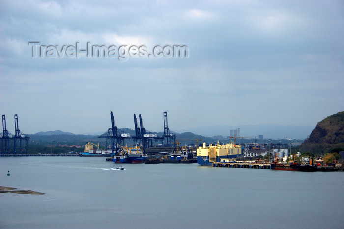 panama230: Panama Canal - Puerto de Contenedores de Balboa - Balboa Container port sits on the east shore of the Panama Canal - photo by H.Olarte - (c) Travel-Images.com - Stock Photography agency - Image Bank
