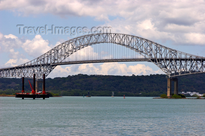 panama233: Panama Canal - Puente de las Americas Panama Americas Bridge, joins the East and West sides of Panama, or the North and South Americas. - photo by H.Olarte - (c) Travel-Images.com - Stock Photography agency - Image Bank