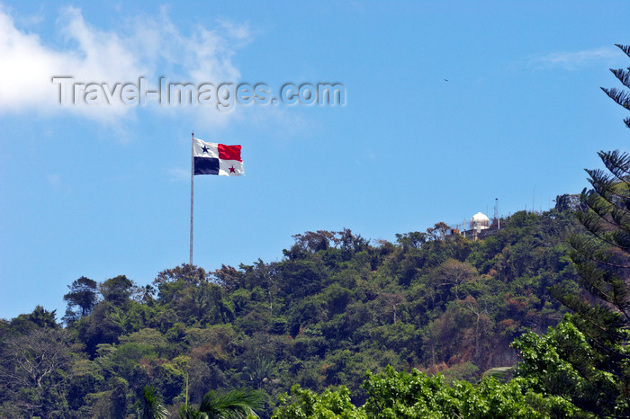 panama235: Panama City / Ciudad de Panama huge Panama flag which flies on top of the Ancon Hill, a symbol of Panamanian Sovereignty - the strong winds on top of the hill frequently rips the fabric of the flag - (c) Travel-Images.com - Stock Photography agency - Image Bank