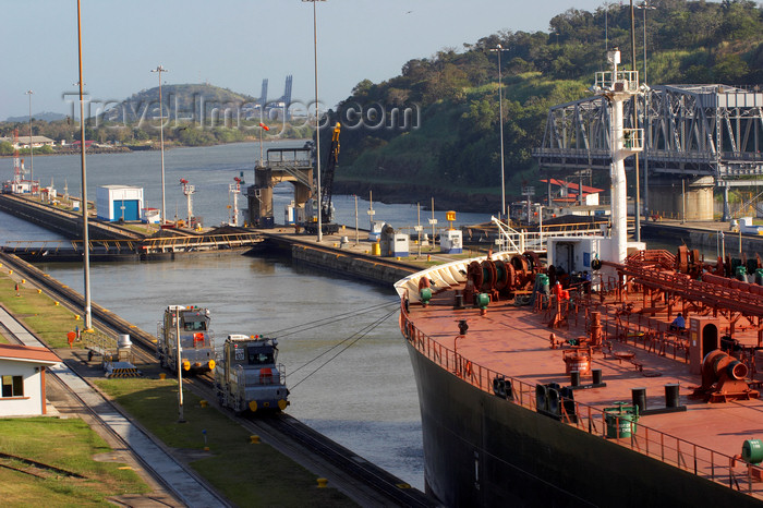 panama240: Panama Canal - Miraflores locks - locomotives towing a vessel - photo by H.Olarte - (c) Travel-Images.com - Stock Photography agency - Image Bank