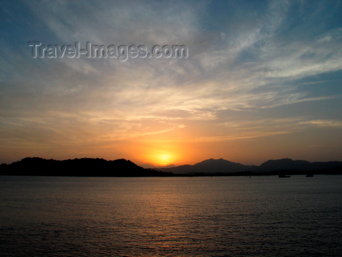 panama242: Panama Canal - sunset - photo by H.Olarte - (c) Travel-Images.com - Stock Photography agency - Image Bank