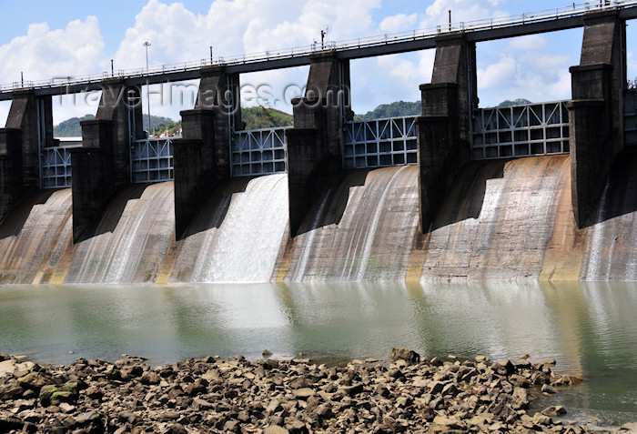 panama250: Panama Canal: Miraflores Dam - canal spillway - concrete gravity ogee - Presa de Miraflores - photo by M.Torres - (c) Travel-Images.com - Stock Photography agency - Image Bank