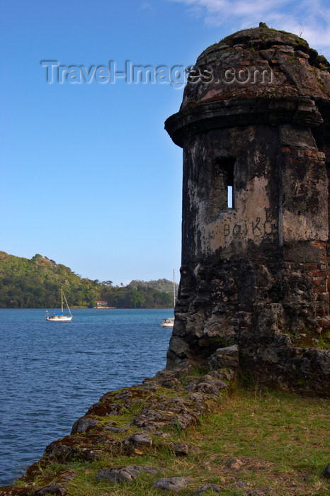 panama263: Fuerte de Santiago de la Gloria - guerite, Portobello Panama - photo by H.Olarte - (c) Travel-Images.com - Stock Photography agency - Image Bank