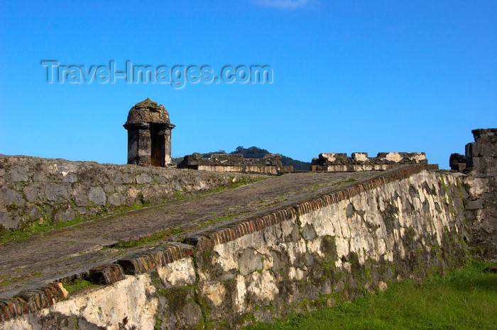 panama264: Fuerte de Santiago de la Gloria - ramp, Portobello Panama - photo by H.Olarte - (c) Travel-Images.com - Stock Photography agency - Image Bank