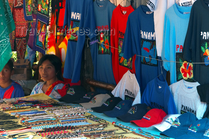 panama284: Kuna woman sells her molas, arts and crafts to the tourists during the devils and congo festival, Portobello, Colon, Panama, Central America - photo by H.Olarte - (c) Travel-Images.com - Stock Photography agency - Image Bank