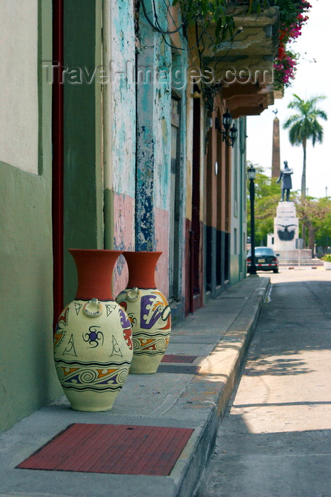 panama29: Panama City: pots and colonial facades - Casco Viejo - photo by H.Olarte - (c) Travel-Images.com - Stock Photography agency - Image Bank