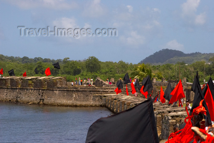 panama296: Fuerte de San Geronimo with red and black flags, Portobello Panama - photo by H.Olarte - (c) Travel-Images.com - Stock Photography agency - Image Bank