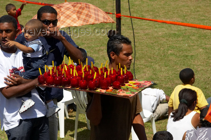 panama300: candy apple vendor- Portobello, Colon, Panama - photo by H.Olarte - (c) Travel-Images.com - Stock Photography agency - Image Bank