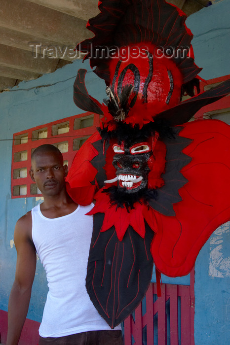 panama307: A congo culture man shows a devil mask, which represents the 'oppresor' white Spanish man, during the bi annual meeting of devils and congos, Portobello, Colon, Panama, Central America - photo by H.Olarte - (c) Travel-Images.com - Stock Photography agency - Image Bank