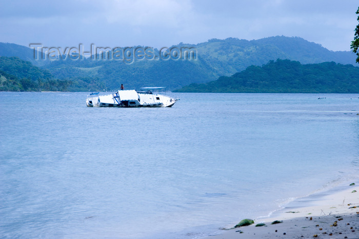 panama323: ship wreck - Isla Grande, Colon, Panama, Central America - photo by H.Olarte - (c) Travel-Images.com - Stock Photography agency - Image Bank