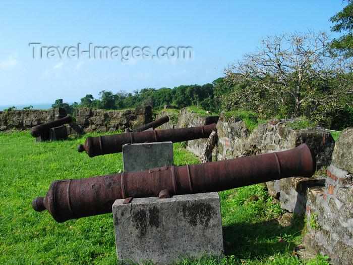 panama343: Panama - Spanish cannons at San Lorenzo del Chagres Castle. Colon - photo by H.Olarte - (c) Travel-Images.com - Stock Photography agency - Image Bank