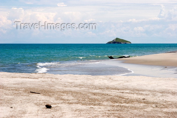 panama346: Panama province - Small island on a green sea - the Pacific - photo by H.Olarte - (c) Travel-Images.com - Stock Photography agency - Image Bank