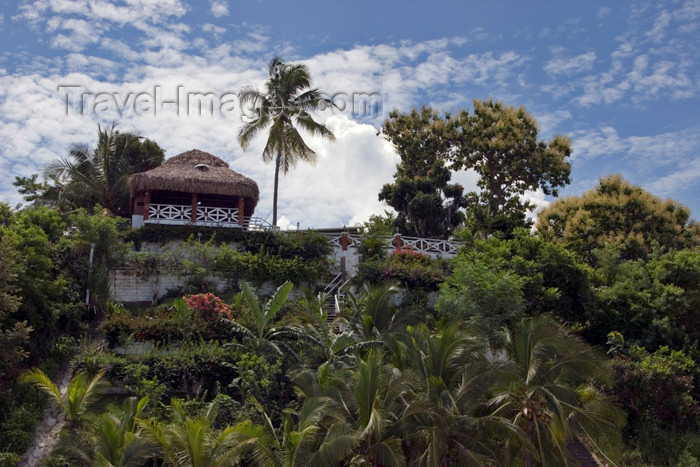 panama348: Panama province - Sea-Cliff: House on a tropical cliff - photo by H.Olarte - (c) Travel-Images.com - Stock Photography agency - Image Bank