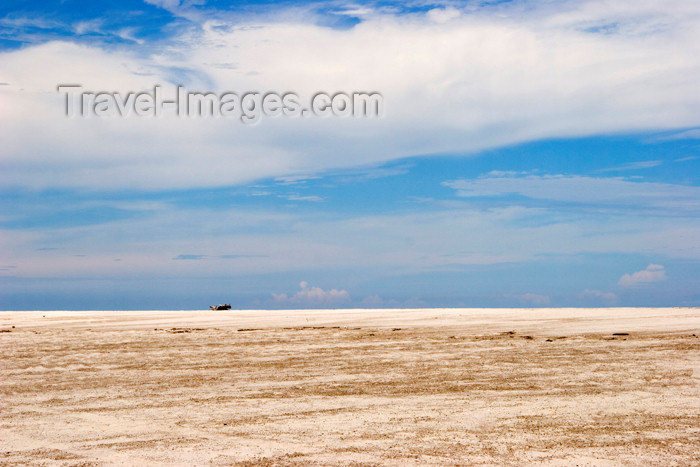 panama349: Panama province - Sandy beach stretch - photo by H.Olarte - (c) Travel-Images.com - Stock Photography agency - Image Bank