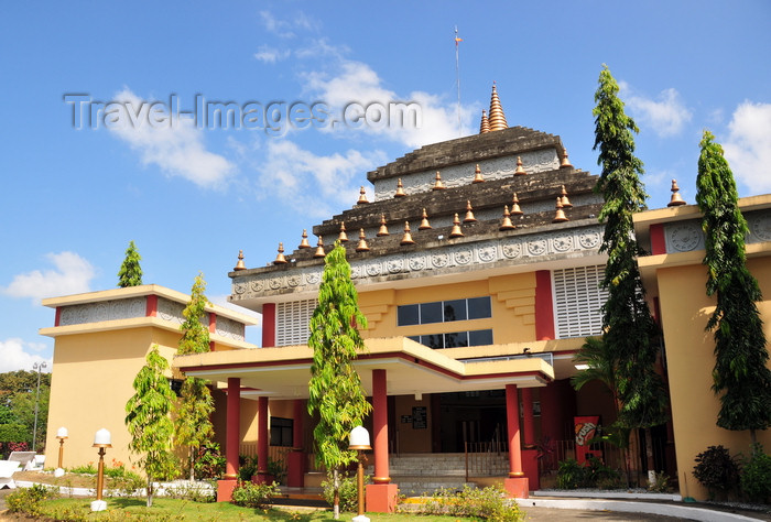 panama360: Panama City / Ciudad de Panamá: Hindu temple, dedicated to Krishna and his consort Radha - Tumba Muerto area - Templo Hindú - photo by M.Torres - (c) Travel-Images.com - Stock Photography agency - Image Bank