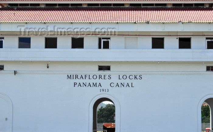 panama364: Panama canal: Miraflores locks - control house / station station - the average price to transit the canal is $100,000 - photo by M.Torres - (c) Travel-Images.com - Stock Photography agency - Image Bank