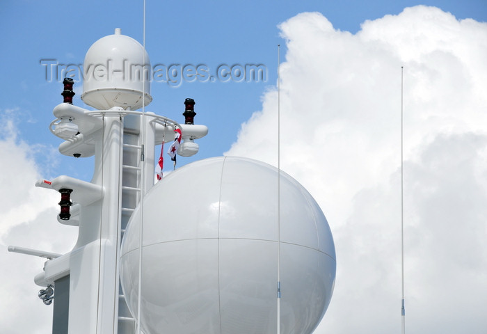 panama370: Panama City / Ciudad de Panamá: Amador causeway - radar dome of a super yacht - marina - Flamenco Yacht club - Isla Flamenco - photo by M.Torres - (c) Travel-Images.com - Stock Photography agency - Image Bank