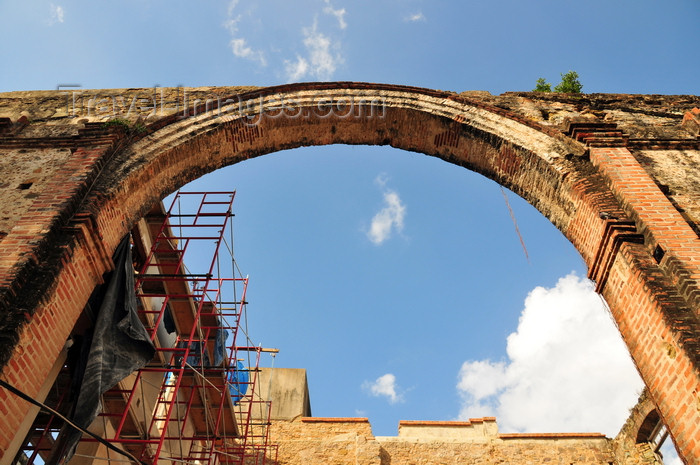 panama383: Panama City / Ciudad de Panamá: Casco Viejo - arch and sky - ruins of the convent of the Company of Jesus - Ruinas del Antiguo Convento de la Compañía de Jesús - photo by M.Torres - (c) Travel-Images.com - Stock Photography agency - Image Bank