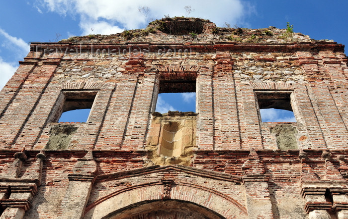 panama389: Panama City / Ciudad de Panamá: Casco Viejo - ruins of the Santo Domingo convent - façade on Avenida A - Ruinas del Antiguo Convento de Santo Domingo - photo by M.Torres - (c) Travel-Images.com - Stock Photography agency - Image Bank