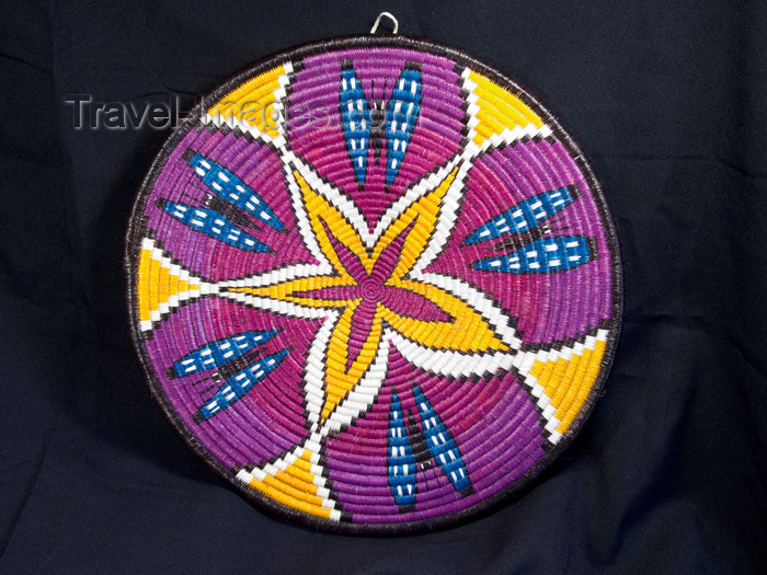 panama4: Panama - Chagres National Park: Embera art - magenta - photo by H.Olarte - (c) Travel-Images.com - Stock Photography agency - Image Bank