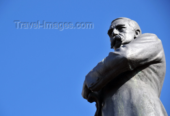 panama400: Panama City / Ciudad de Panamá: Casco Viejo - Plaza de Francia - statue of Pablo Arosemena - journalist,  attorney and president - photo by M.Torres - (c) Travel-Images.com - Stock Photography agency - Image Bank