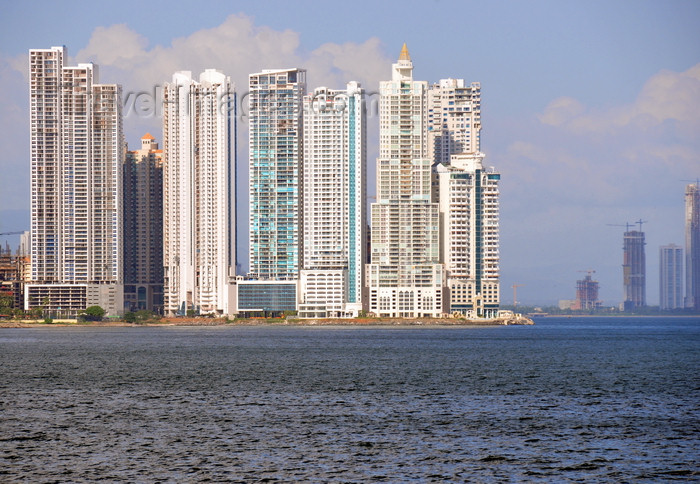 panama409: Panama City / Ciudad de Panamá: Punta Pacifica skyline from las las Bovedas - skyscrapers and Panama bay - Torre Aqualina on the left, architect Fajardo Moreno - Bahia Pacifica 2nd right, architect George Moreno - photo by M.Torres - (c) Travel-Images.com - Stock Photography agency - Image Bank