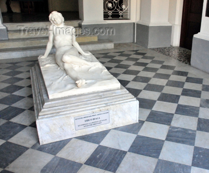 panama427: Panama City / Ciudad de Panamá: Plaza de la Independencia - statue by Erico Biaga at Antiguo Palacio Municipal, representing Panama between the two oceans - Museo de Historia de Panamá - photo by M.Torres - (c) Travel-Images.com - Stock Photography agency - Image Bank