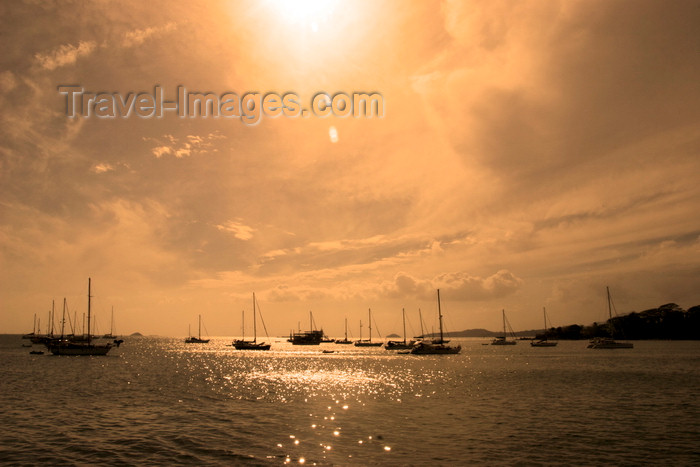 panama444: Panama City / Ciudad de Panama: sailboat silhouettes with a golden filter - Amador Causeway  - photo by H.Olarte - (c) Travel-Images.com - Stock Photography agency - Image Bank
