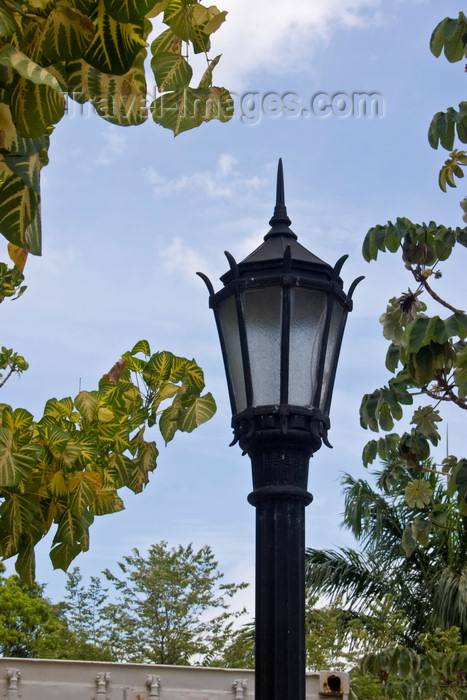 panama451: Panama City / Ciudad de Panama: street lamp - Amador Causeway  - photo by H.Olarte - (c) Travel-Images.com - Stock Photography agency - Image Bank