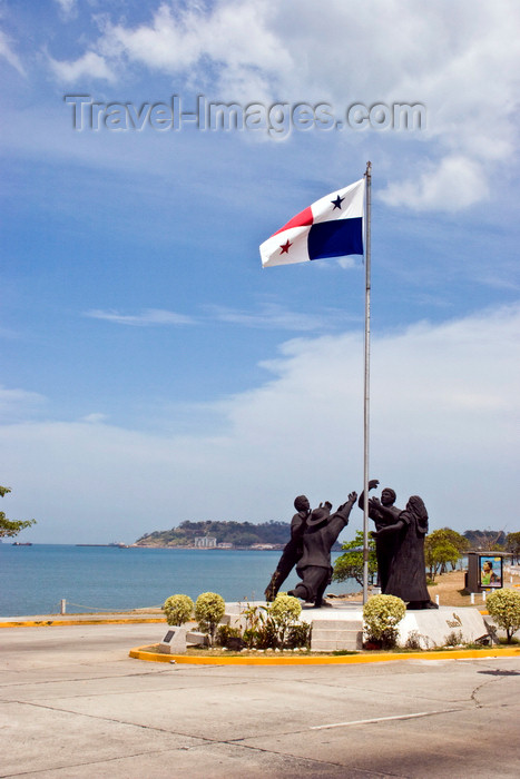 panama452: Panama City / Ciudad de Panama: 'Pilares de la Patria' - monument to the 'pillars of the Fatherland' - sculptor Ricaurte Martínez - Calzada de Amador - Amador Causeway  - photo by H.Olarte - (c) Travel-Images.com - Stock Photography agency - Image Bank