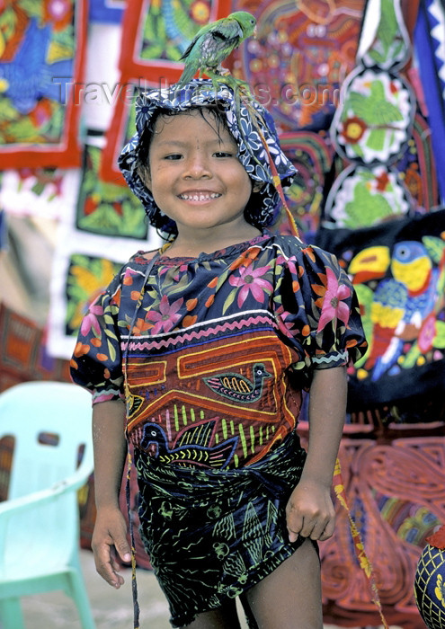 panama46: Panama - comarca Kuna Yala - San Blas Islands: Kuna girl - photo by A.Walkinshaw - (c) Travel-Images.com - Stock Photography agency - Image Bank