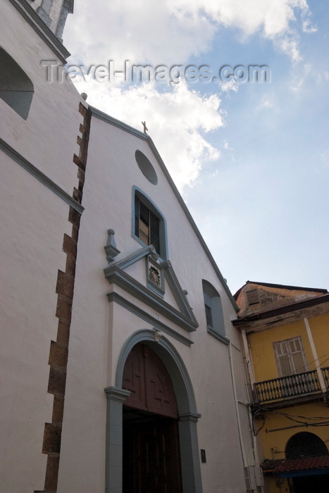 panama464: Panama City / Ciudad de Panama: façade of San Jose Church, Old Quarter  - photo by H.Olarte - (c) Travel-Images.com - Stock Photography agency - Image Bank