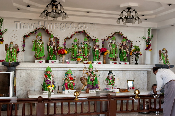 panama465: Panama City / Ciudad de Panama: Hindu Temple - interior -  Puja - Santa Maria area - photo by H.Olarte - (c) Travel-Images.com - Stock Photography agency - Image Bank